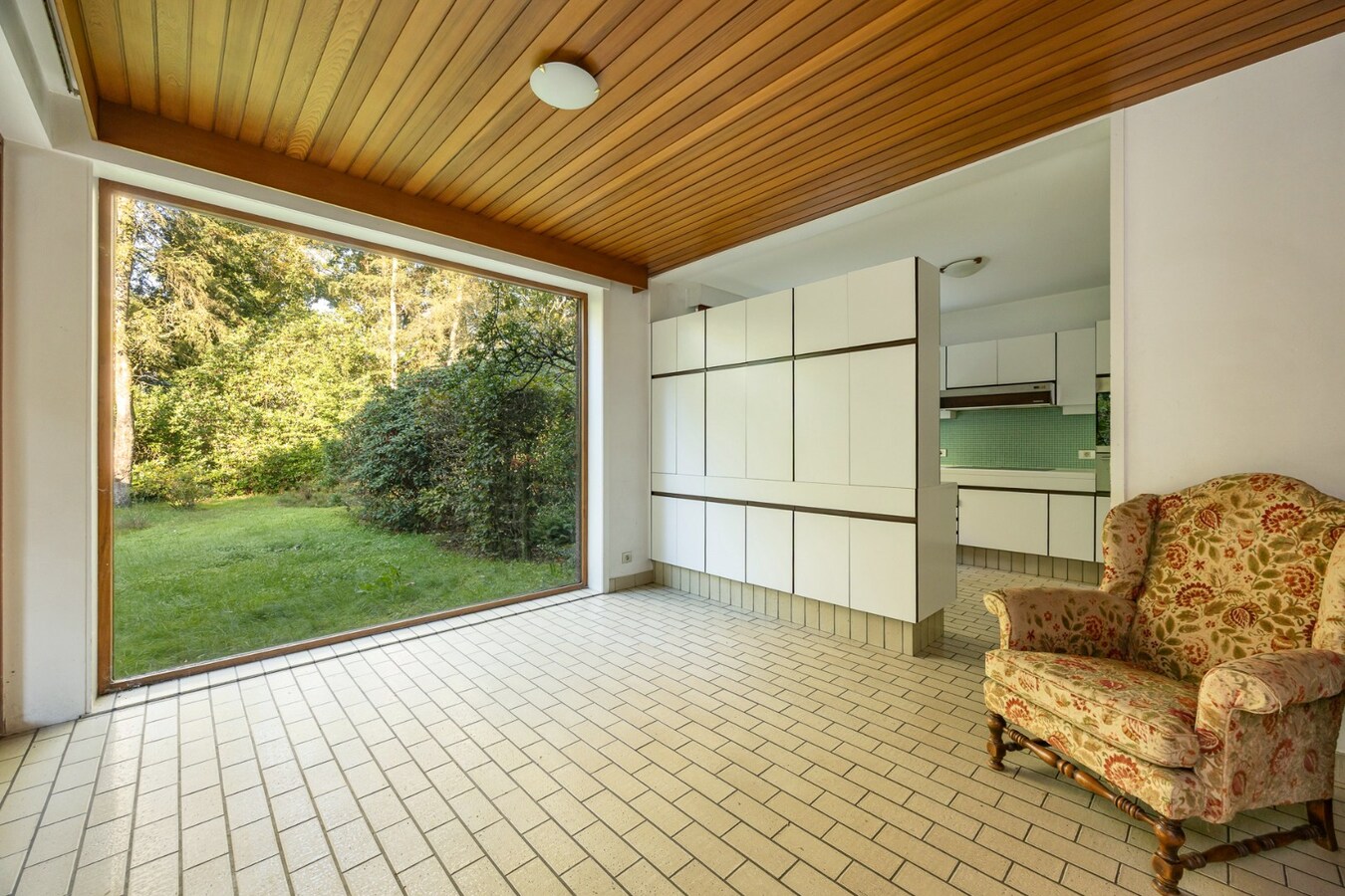 Te renoveren villa met 5 slaapkamers en prachtige tuin op toplocatie 