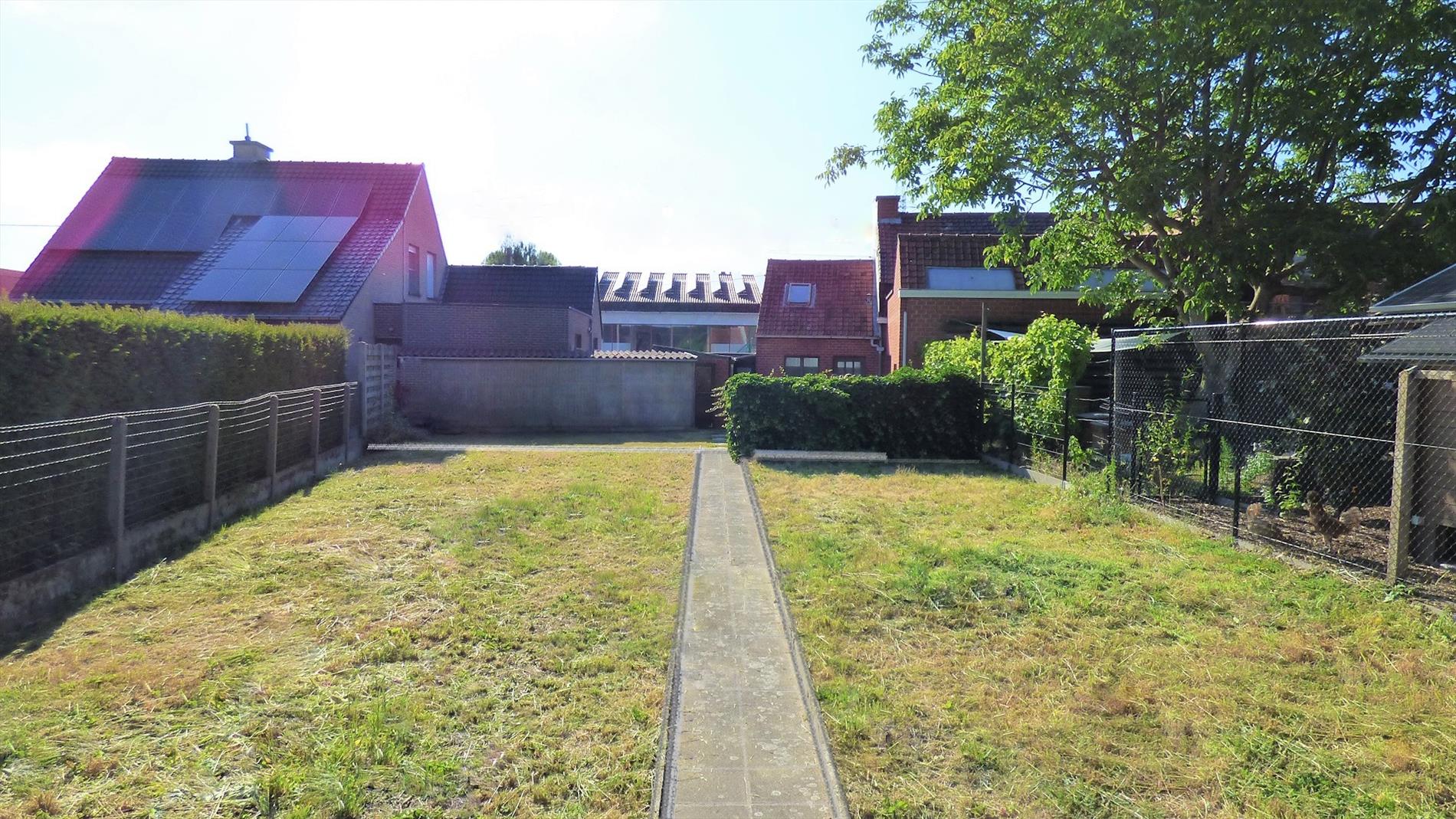 Charmante en verrassend ruime halfopen woning te Kuurne 