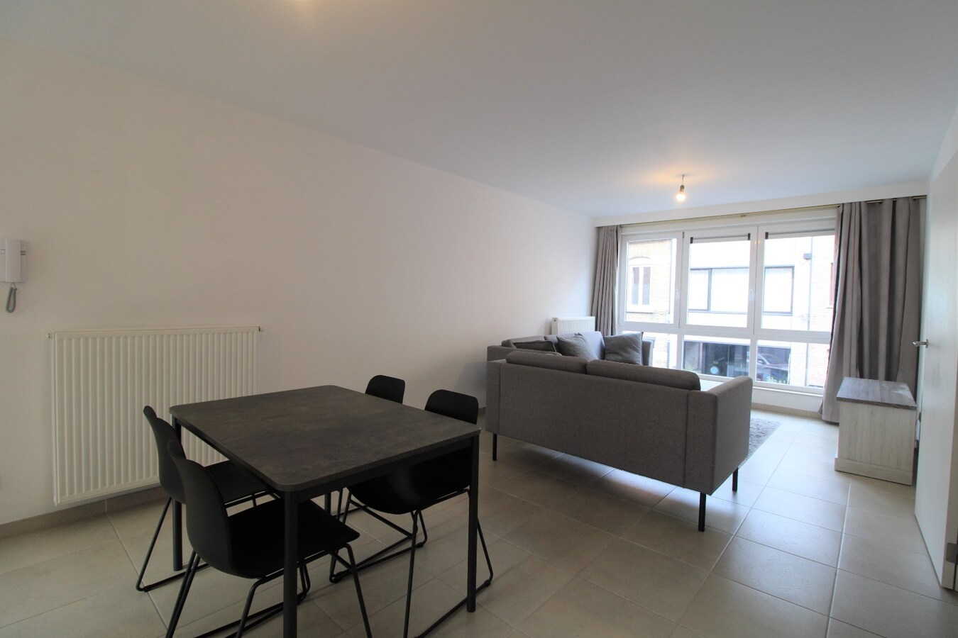 Appartement met twee slaapkamers en autostaanplaats in centrum Roeselare 