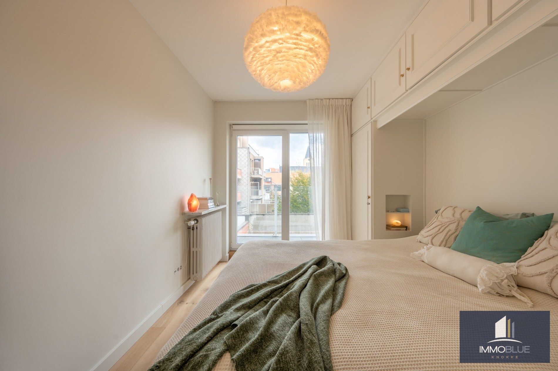 Stijlvol en volledig gerenoveerd appartement op wandelafstand van zee en het commerciële centrum. 