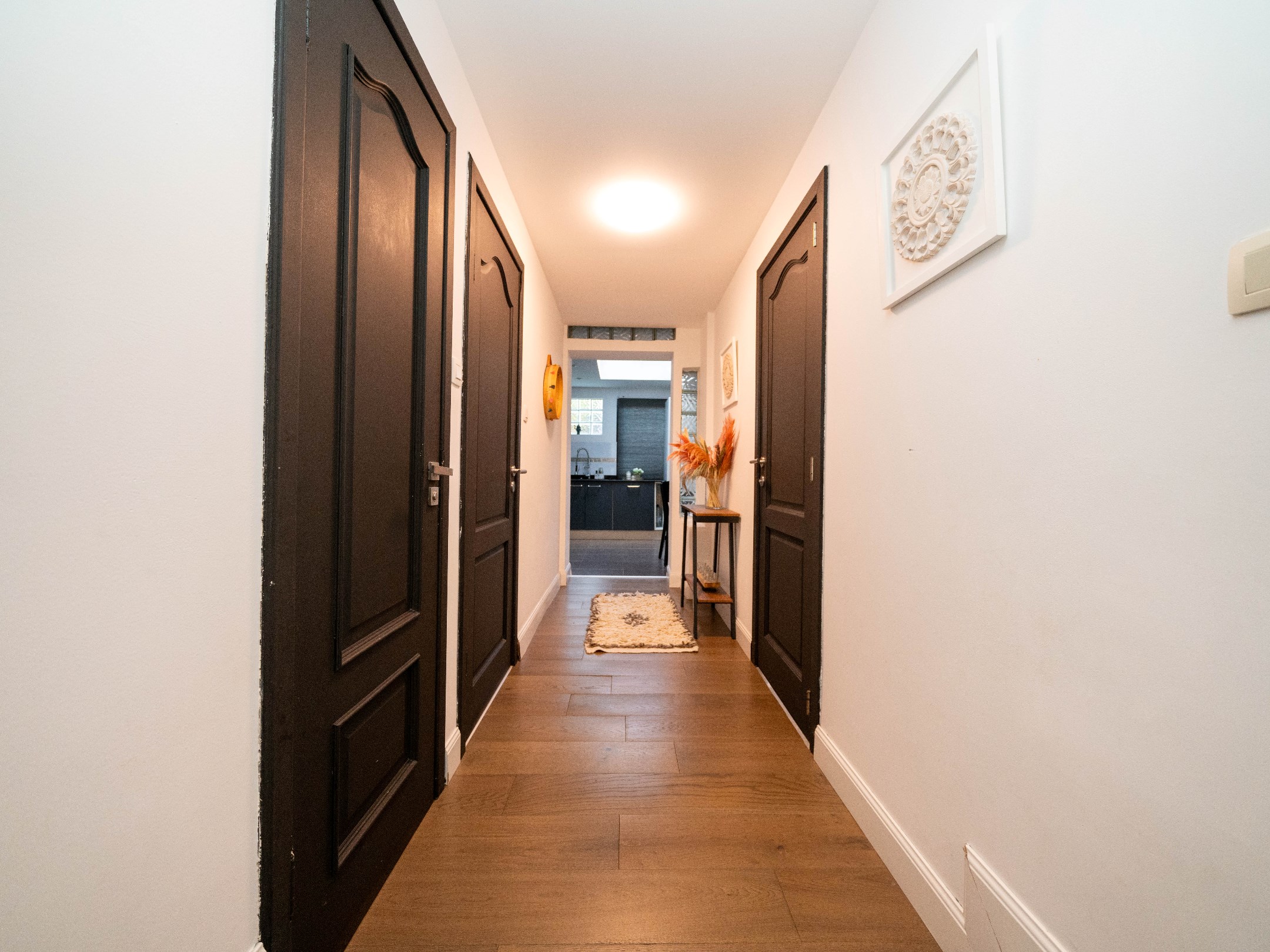 Ruime woning met 5 kamers, 4 badkamers en tuin 