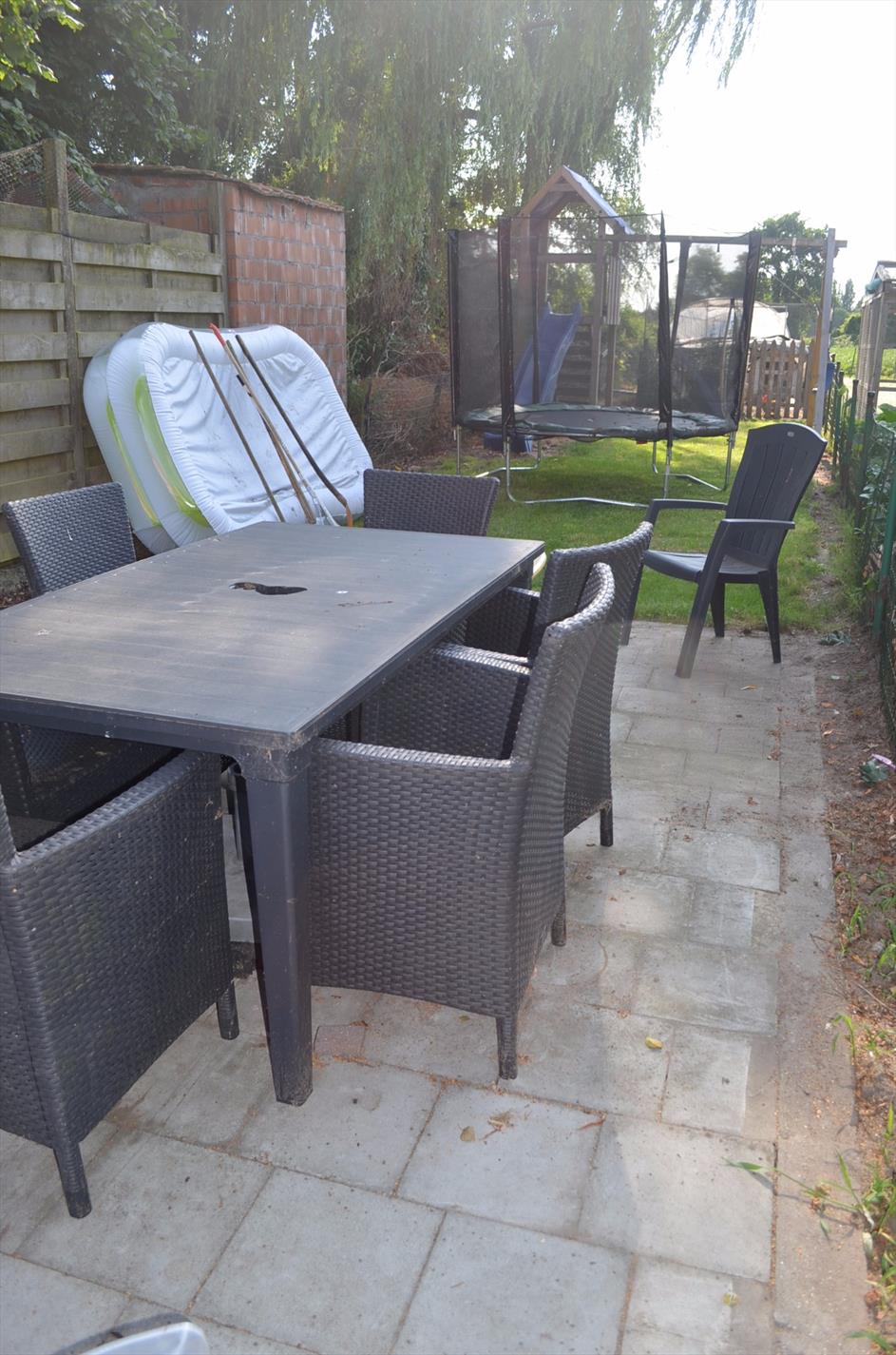 Gerenoveerde gezinswoning met 4 slpks en tuin te centrum Eeklo 