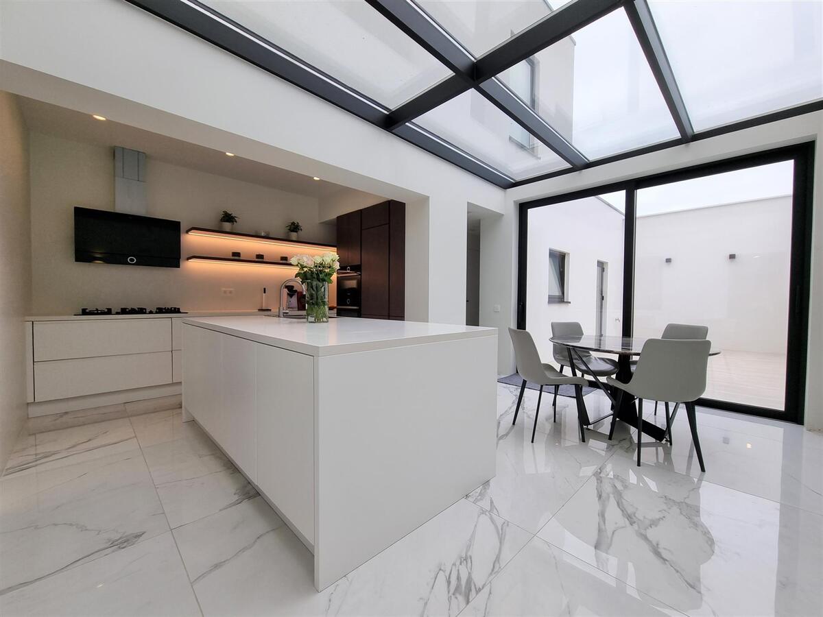 Subliem gerenoveerde woning met 5 slaapkamers &amp; 3 badkamers - Heist 