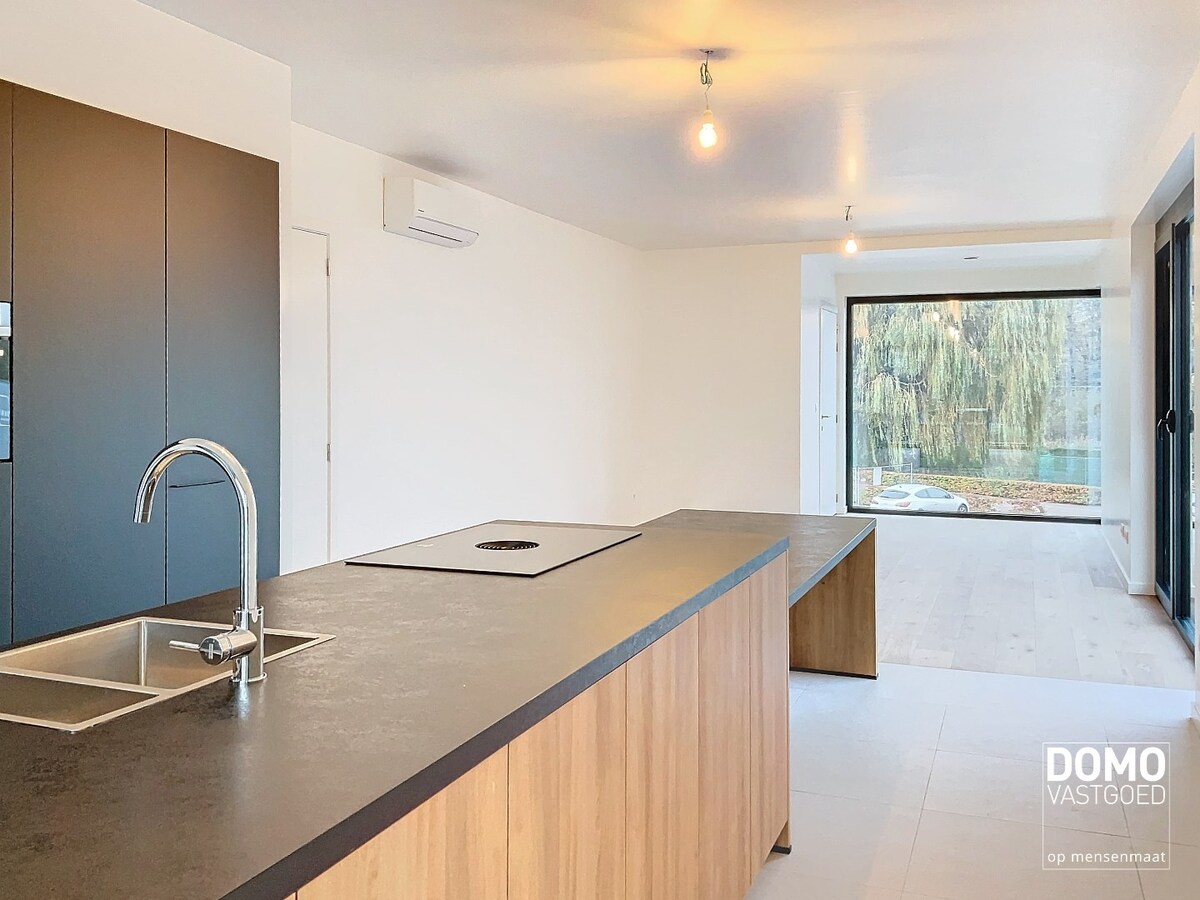 Nieuwbouwappartement met 2 slaapkamers en terras te Kermt 