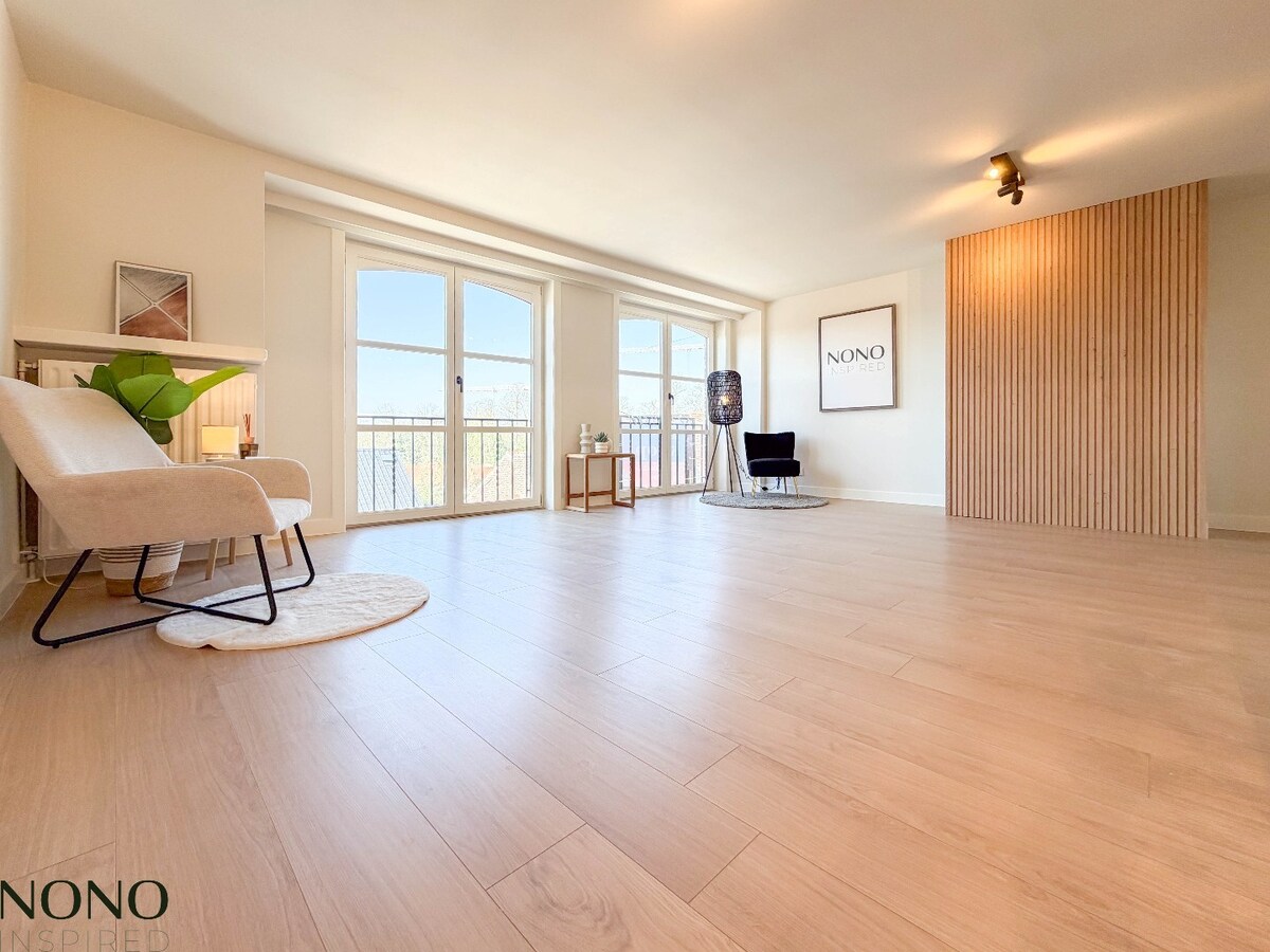 Fantastisch 2-slaapkamer appartement met staanplaats en terras pal in de Doorniksewijk ! 