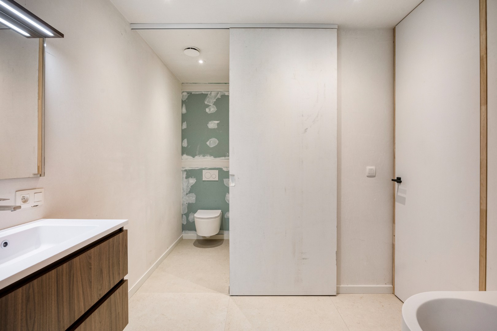 Hoogwaardig afgewerkte nieuwbouwwoning met 4 slpk. in centrum Geel 