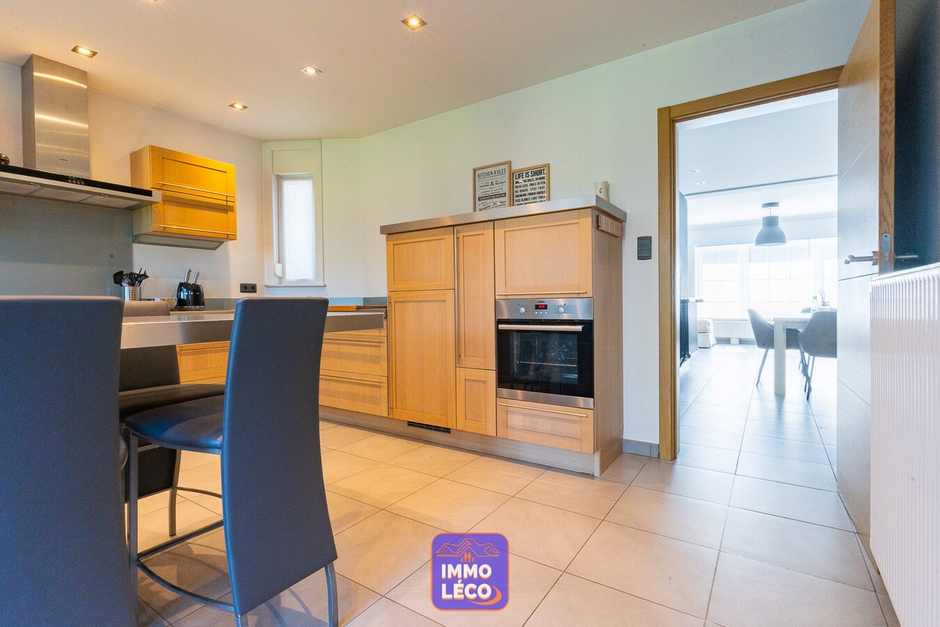 Superbe 3 façades avec jardin, garage, parking 4 voitures. COUP DE COEUR ! 