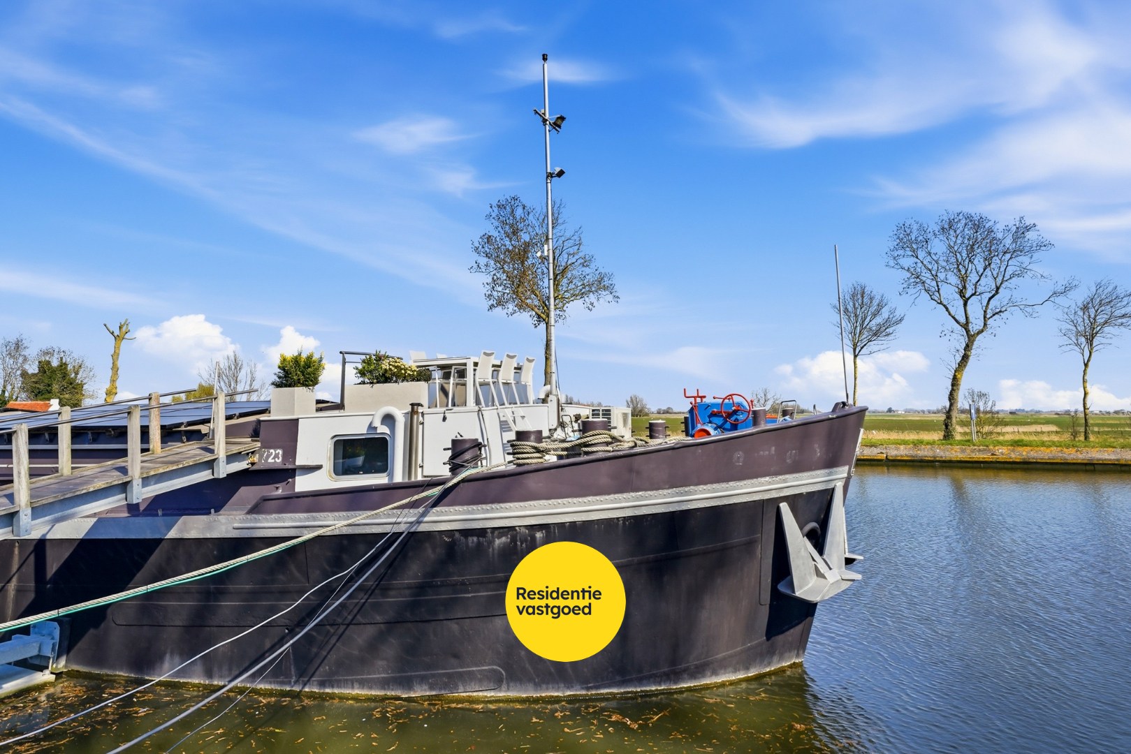 Unieke woonboot met B&amp;B en vergunde ligplaats in Plassendale 