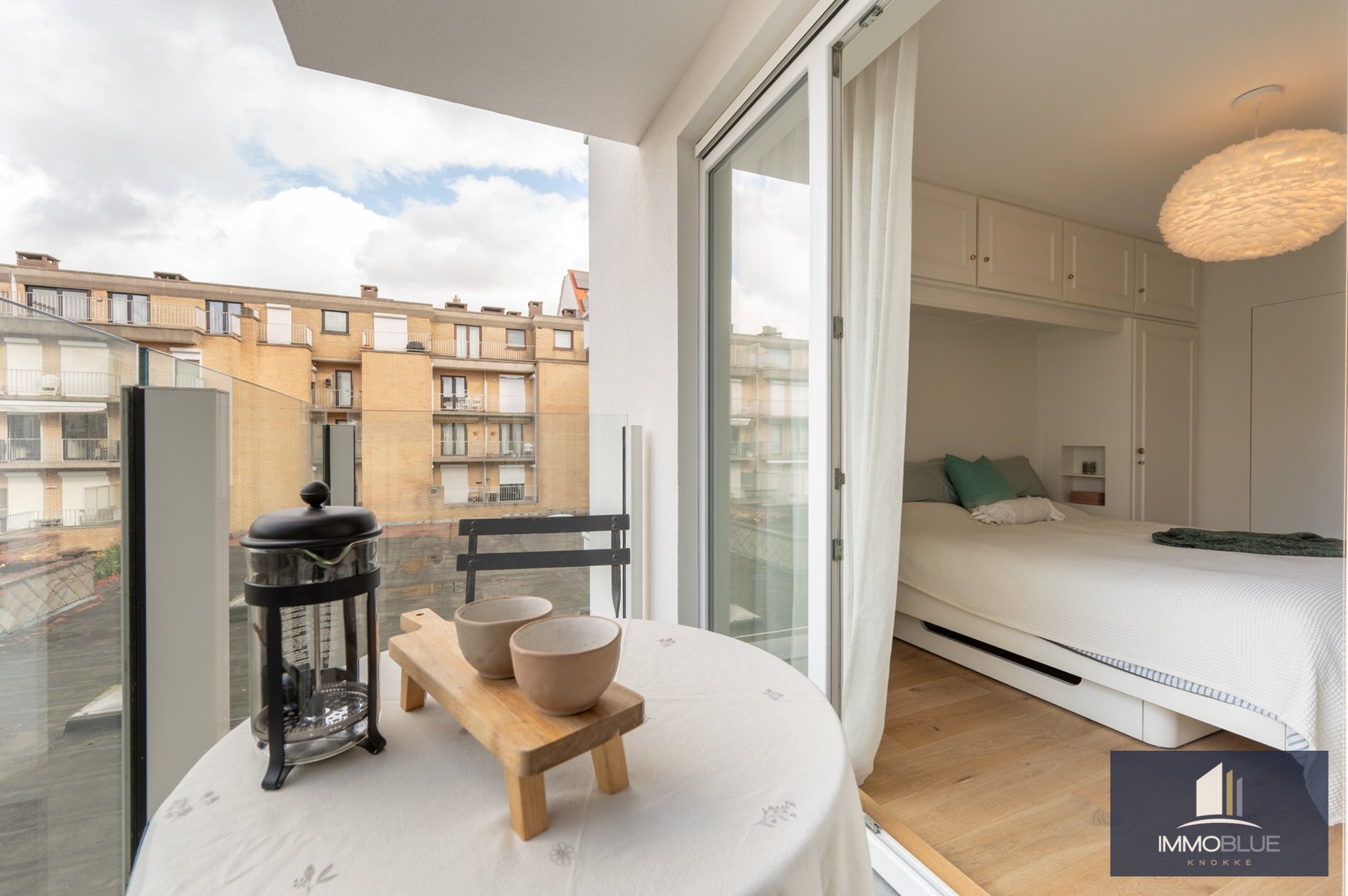 Stijlvol en volledig gerenoveerd appartement op wandelafstand van zee en het commerciële centrum. 