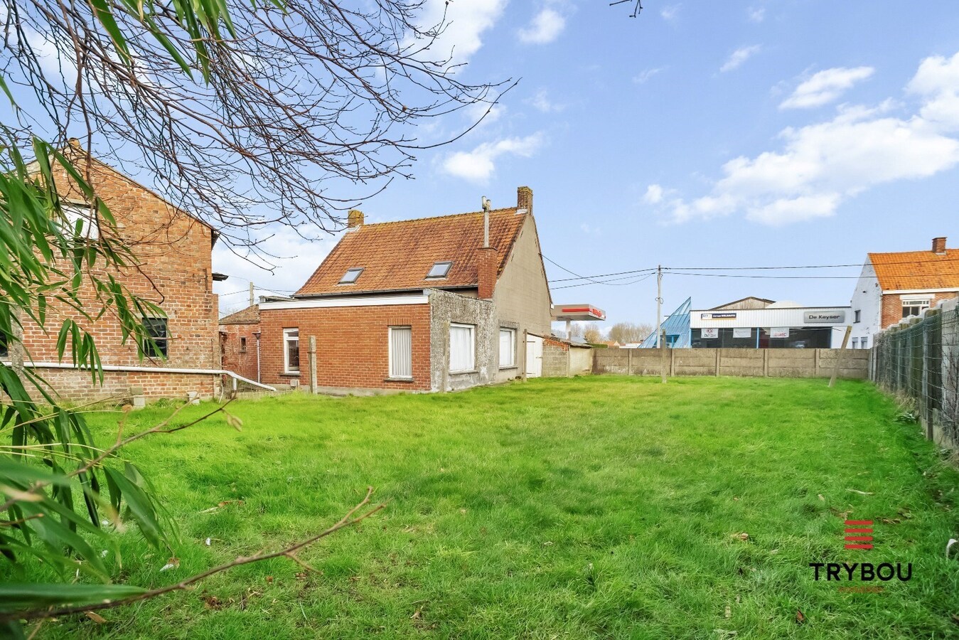 Zongerichte, te renoveren woning op ruim perceel van 618m² 