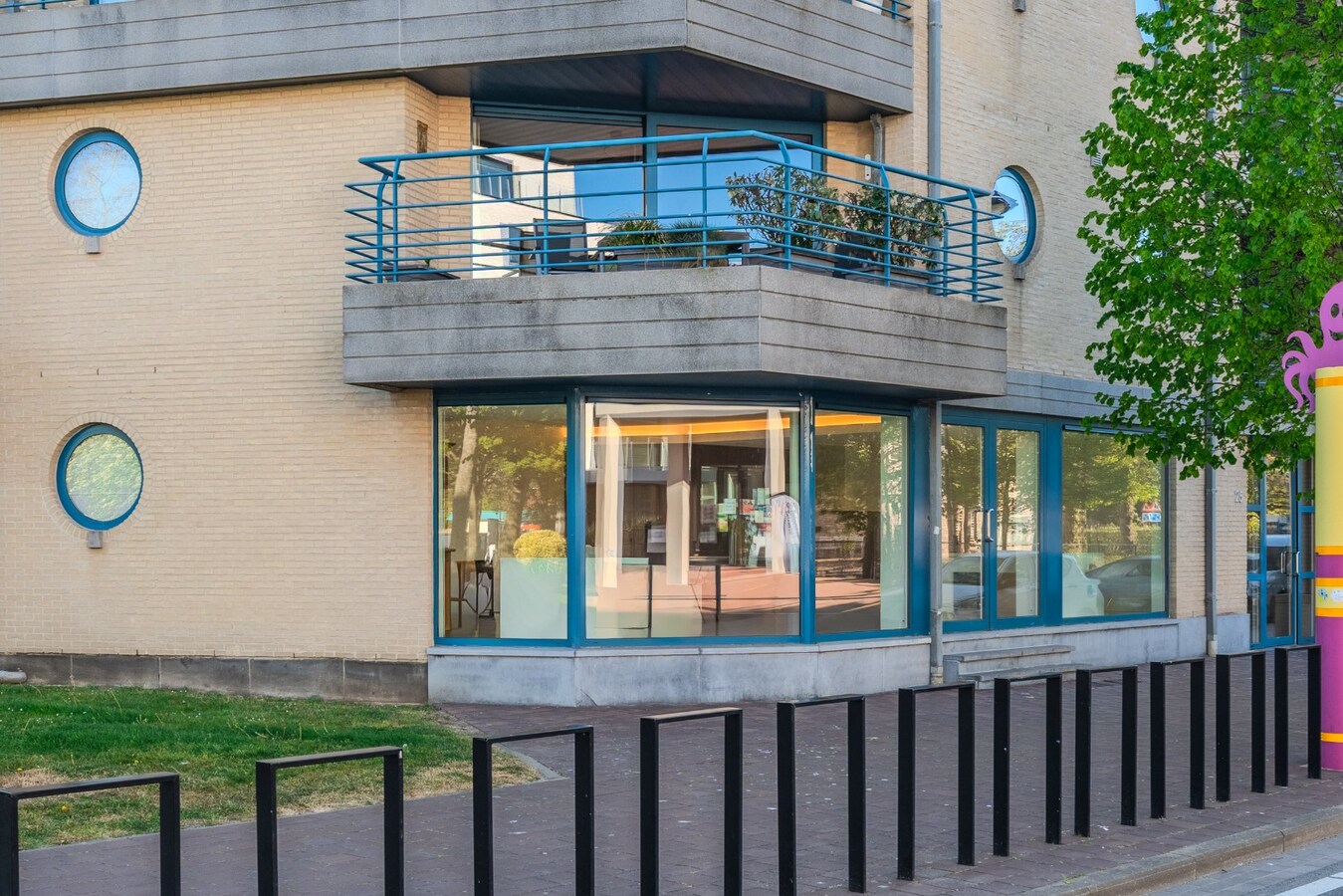 Commercial shop for sale in De Panne
