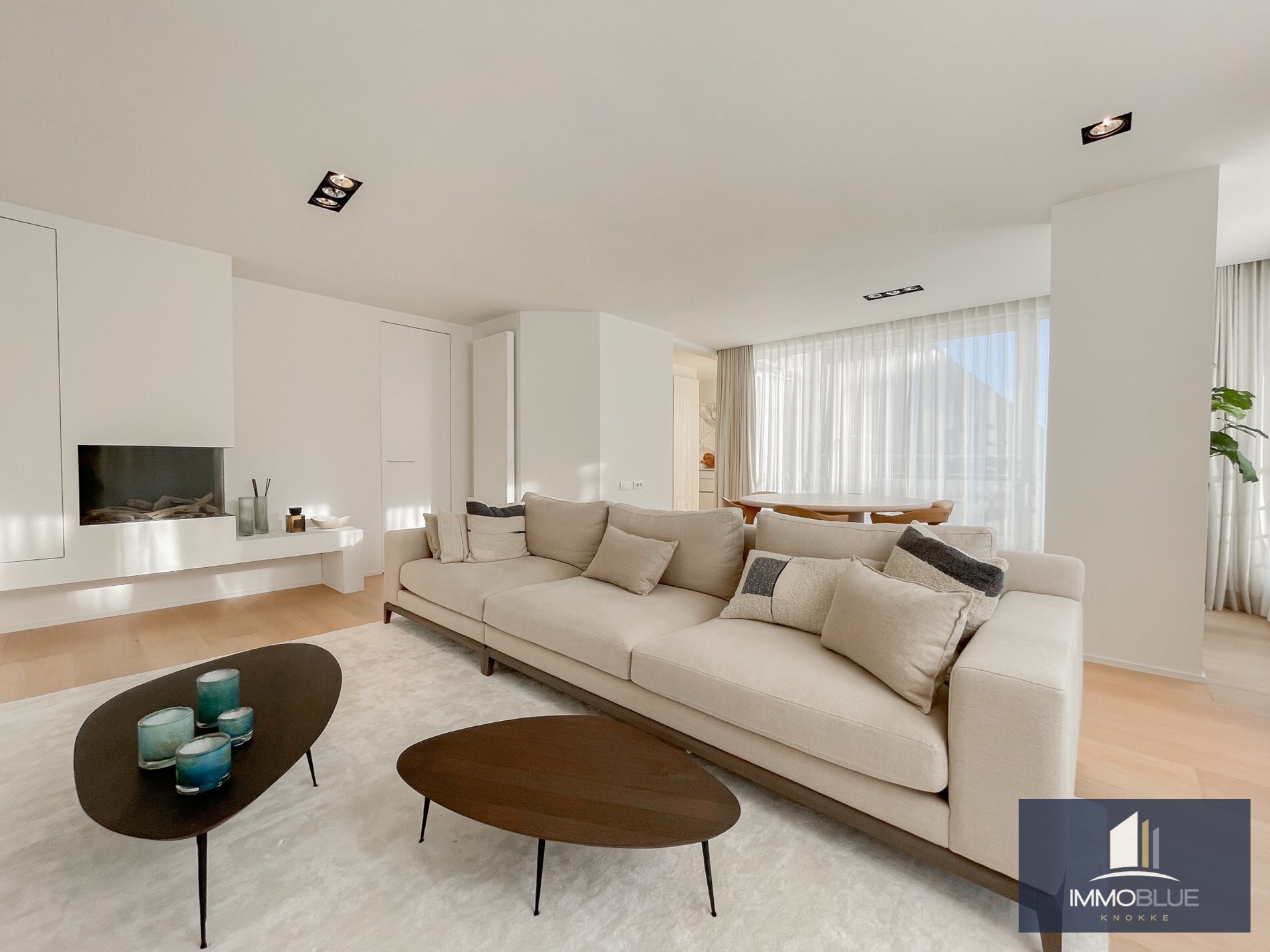 Appartement met zijdelings zeezicht en een ruim zuidwest gericht terras. 