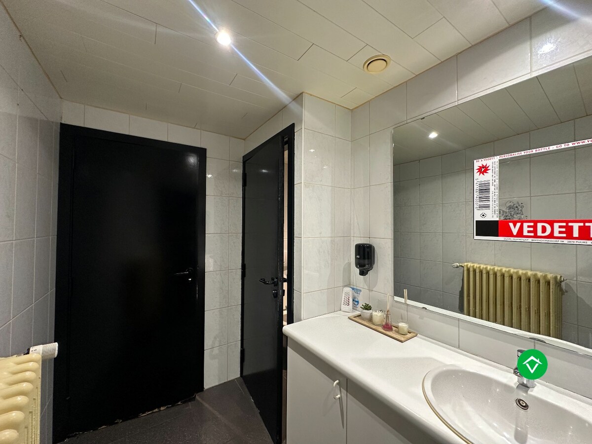 Café “Foelard” - centraal gelegen handelszaak op de Markt van Torhout 