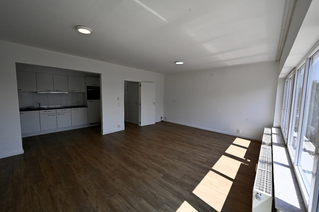 CENTRAAL GELEGEN  2-SLAAPKAMER APPARTEMENT TE HUUR MET STAANPLAATS IN RESIDENTIE CEDER 