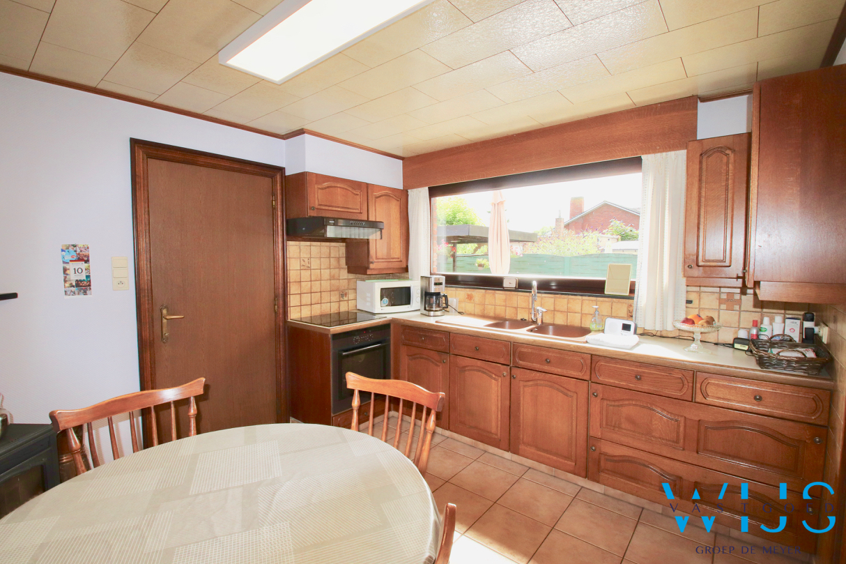 Stevige gezinswoning op SUPER locatie te Eeklo! 