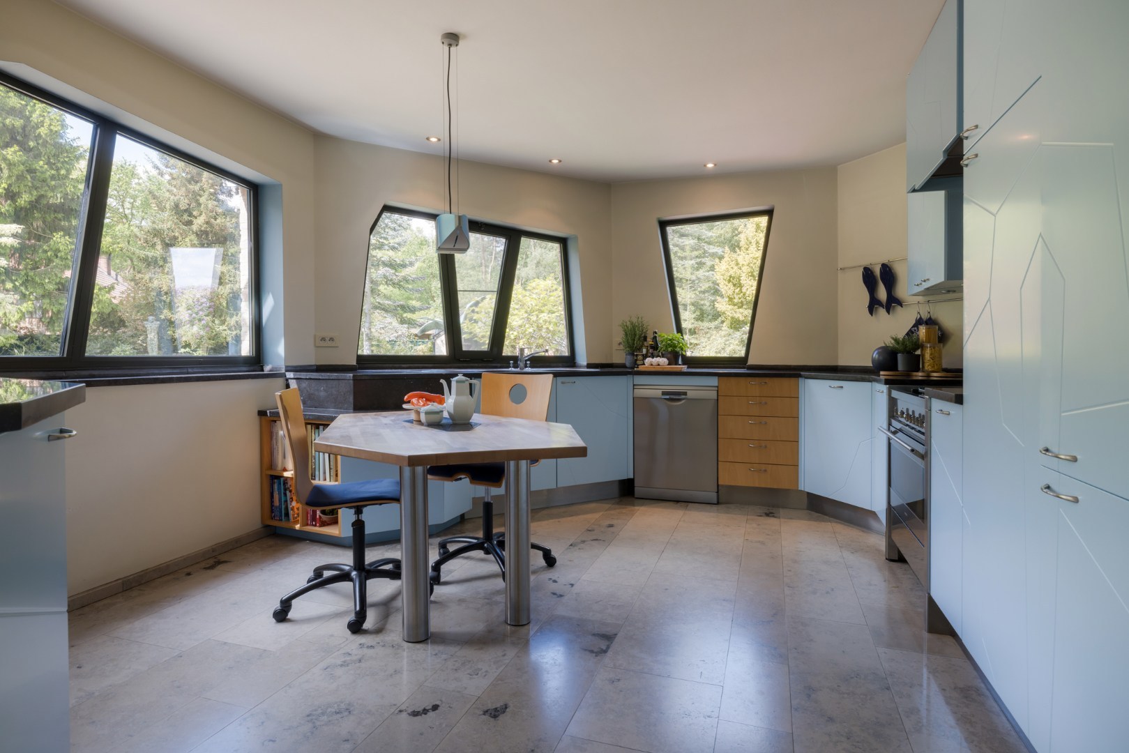 Een uitzonderlijke villa waar architectuur, natuur en kunst in perfecte harmonie samenkomen 