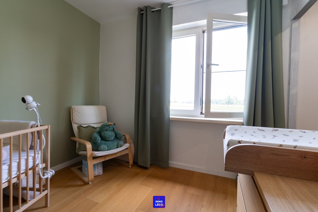 Maison rénovée idéalement située, au calme, avec jardin, un véritable COUP DE CŒUR ! 