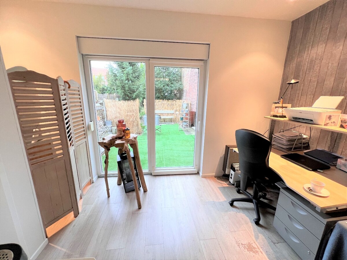 Handelspand met woonst en tuin op zeer commerciële ligging! 