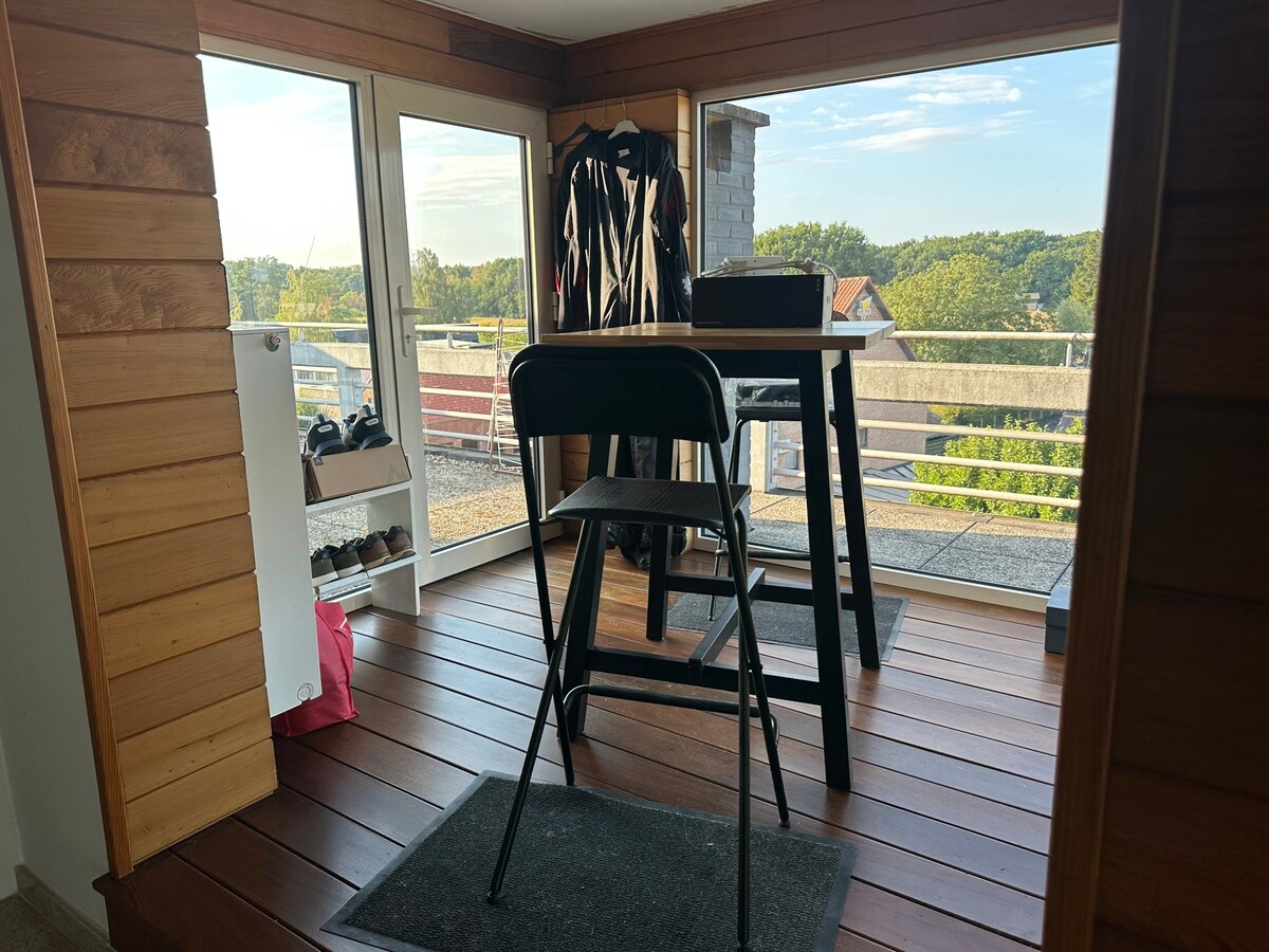 Lichtrijk appartement met 70m² terras 
