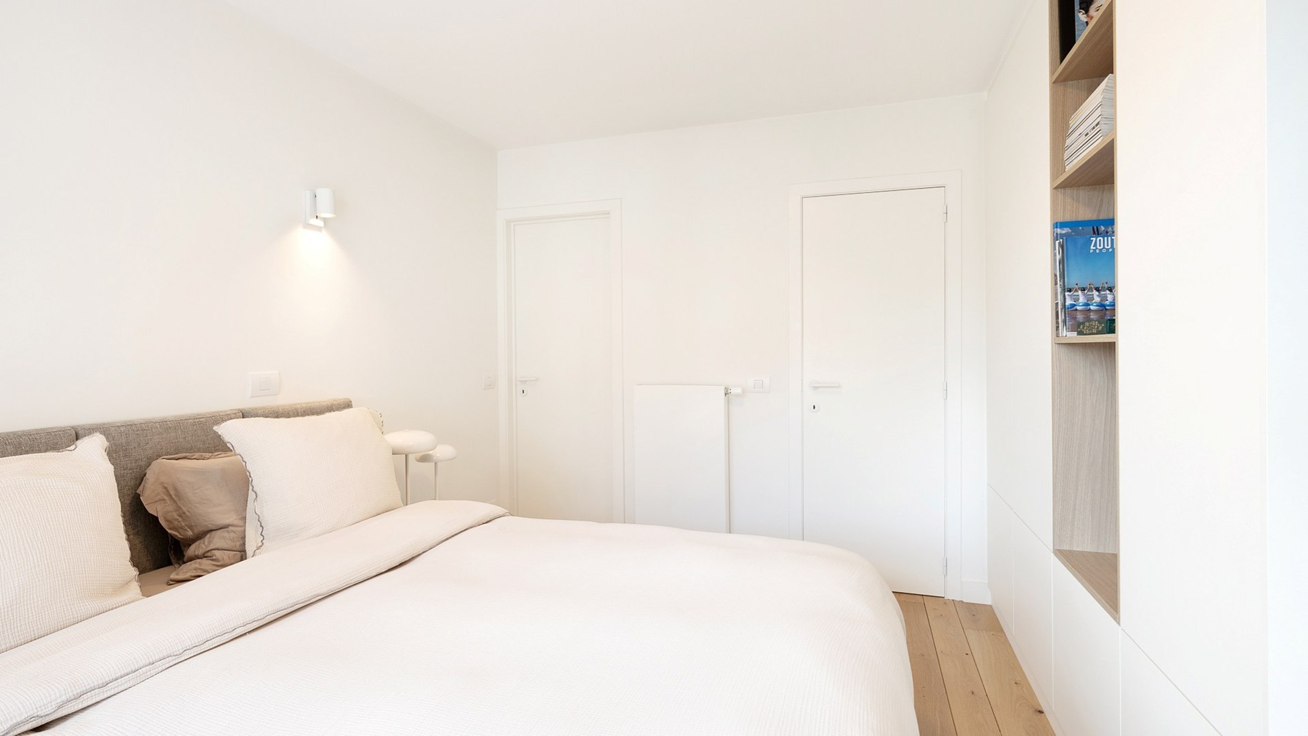 Ruim appartement van 138 m² gelegen op de Jozef Nellenslaan te Knokke en combineert ruimte, lichtinval en comfort. 