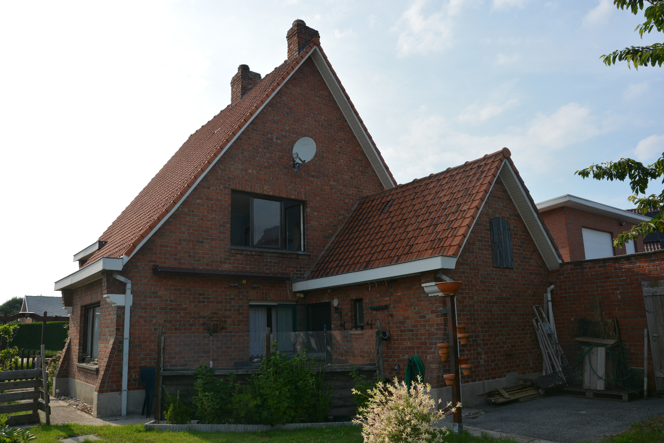 Alleenstaande woning met garage en mooie tuin 