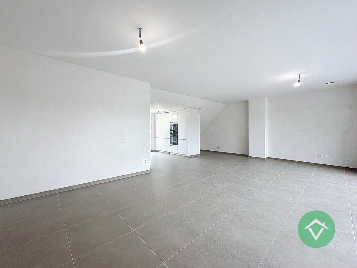 Nieuwbouwappartement met 2 slaapkamers en 2 terrassen in centrum Koekelare 