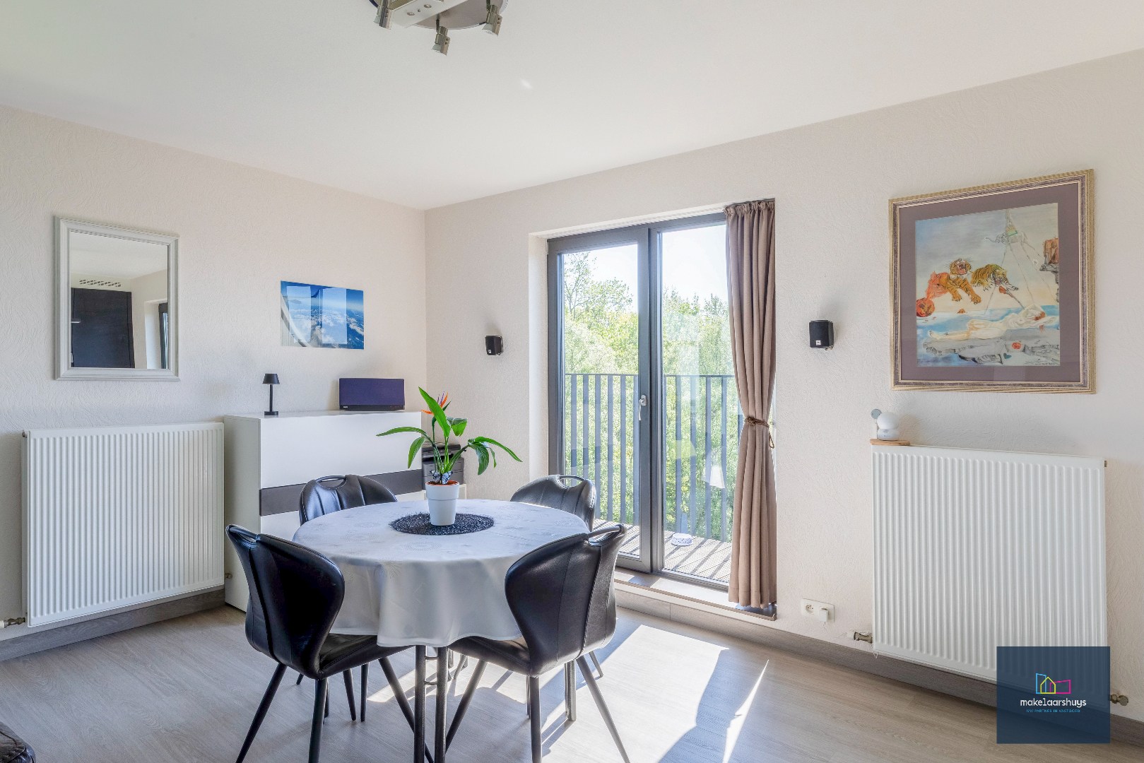 Penthouse met 2 slp. ruim terras, 2 st.plaatsen &amp; kelder 