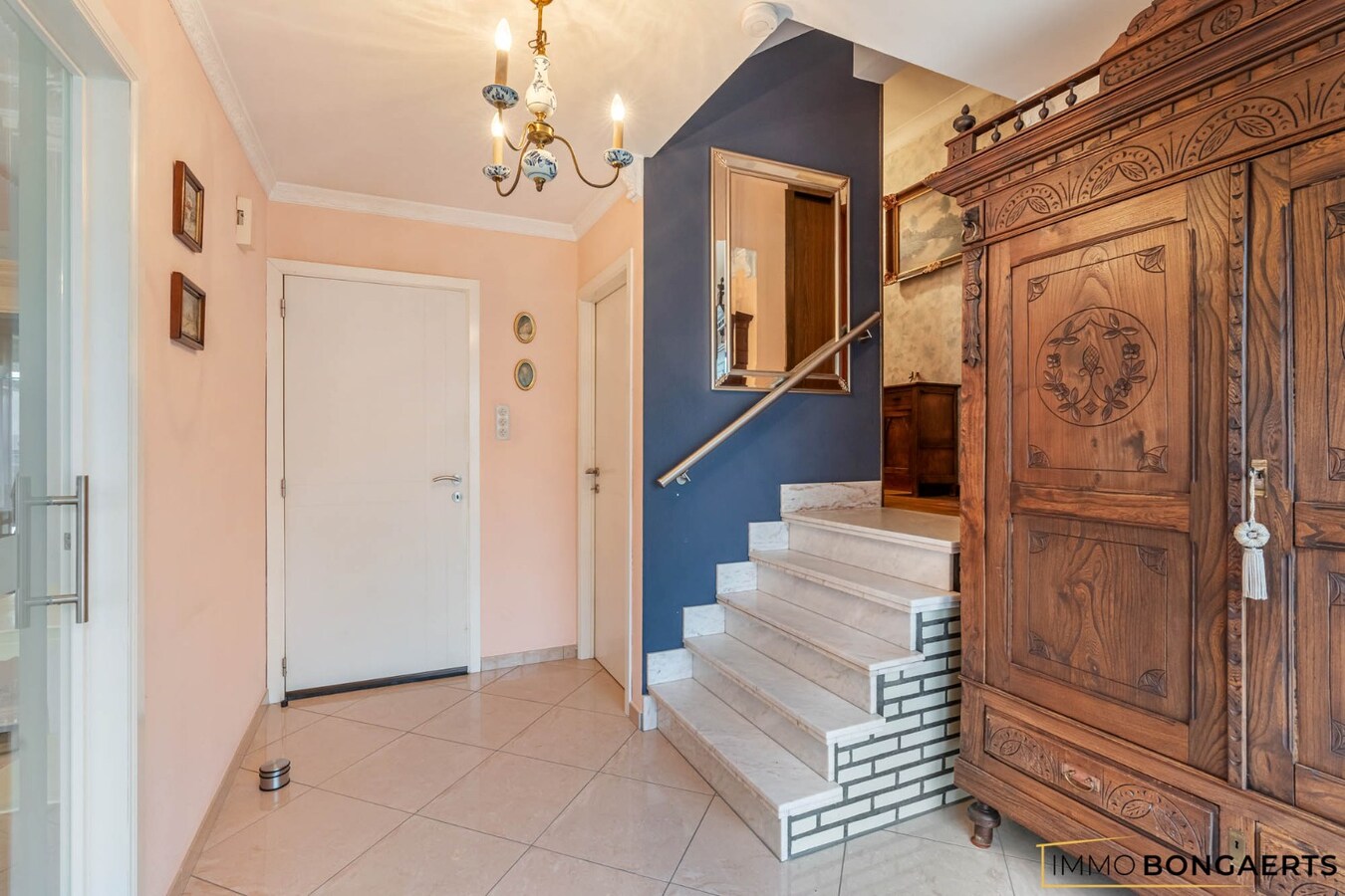 Woning met 3 slaapkamers op ruim perceel 