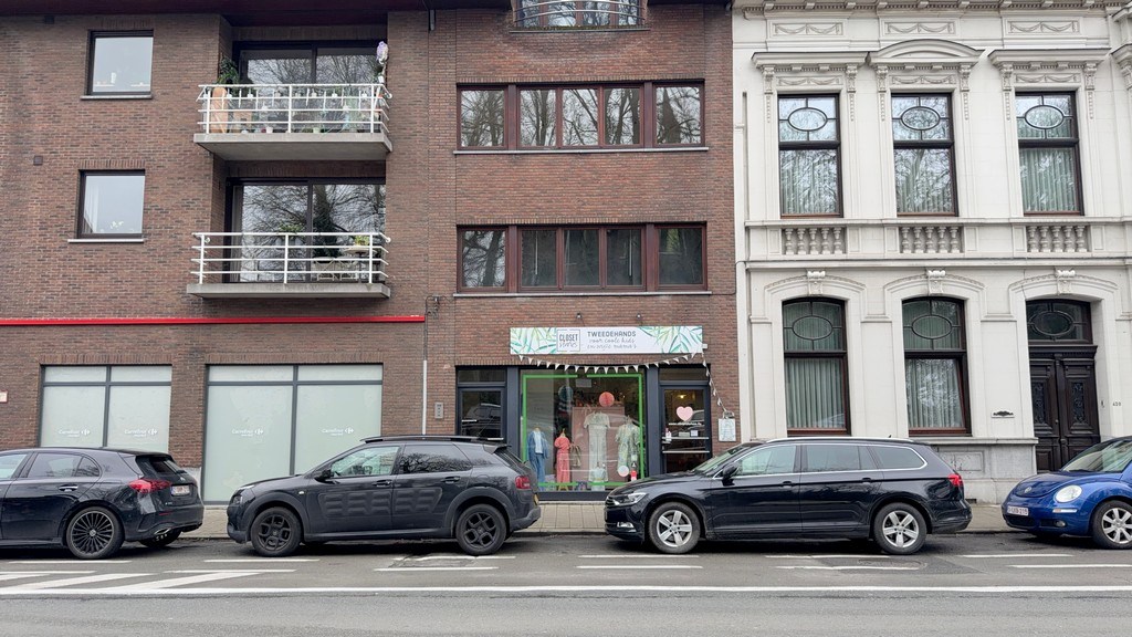 Commercieel gelegen handelsruimte te huur in Sint-Amandsberg