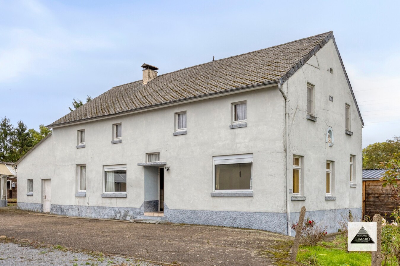 Te renoveren langgevel-hoeve op 3.536 m² in Maasdorp Boorsem 