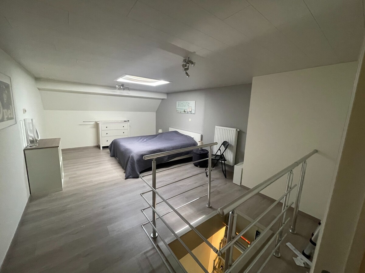 Charmant appartement d'une chambre avec grenier supplémentaire 
