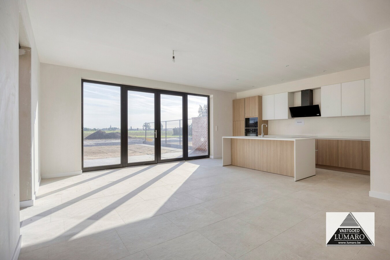 Nieuw gelijkvloers appartement met terras en tuintje 