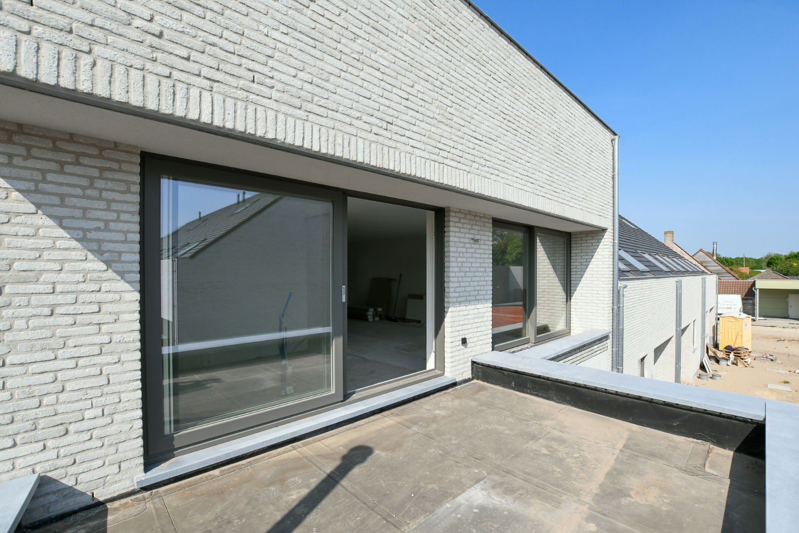 Prachtig aangelegd woonerf Marthe met nog 1 duplexappartement en woning te koop 