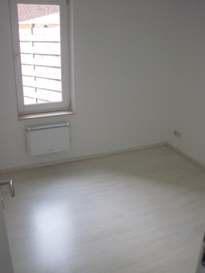 Uitstekend gelegen appartement. Geen vaste kosten ! 