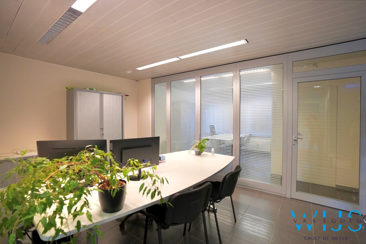 Volwaardig handelspand te Oosteeklo ! 