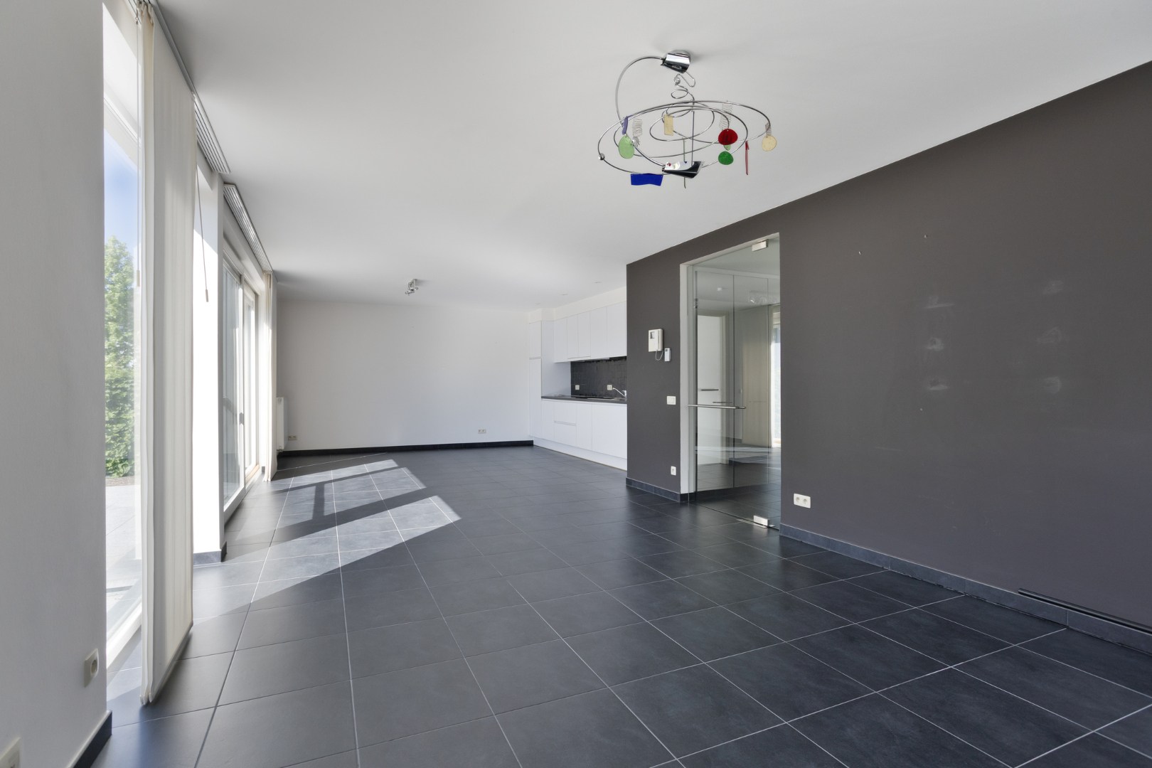 Instapklaar gelijkvloers appartement met groot terras, tuin en garagebox in Kumtich - EPC 104 KWH/m² 