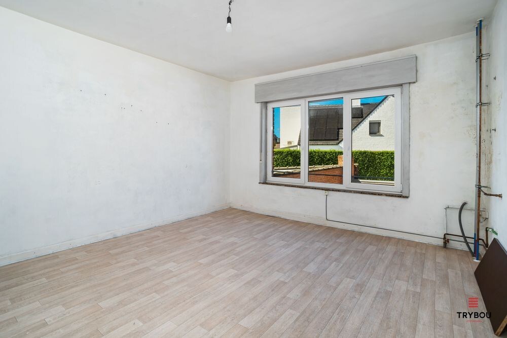 Ruim handelshuis op centrale ligging in Houthulst 