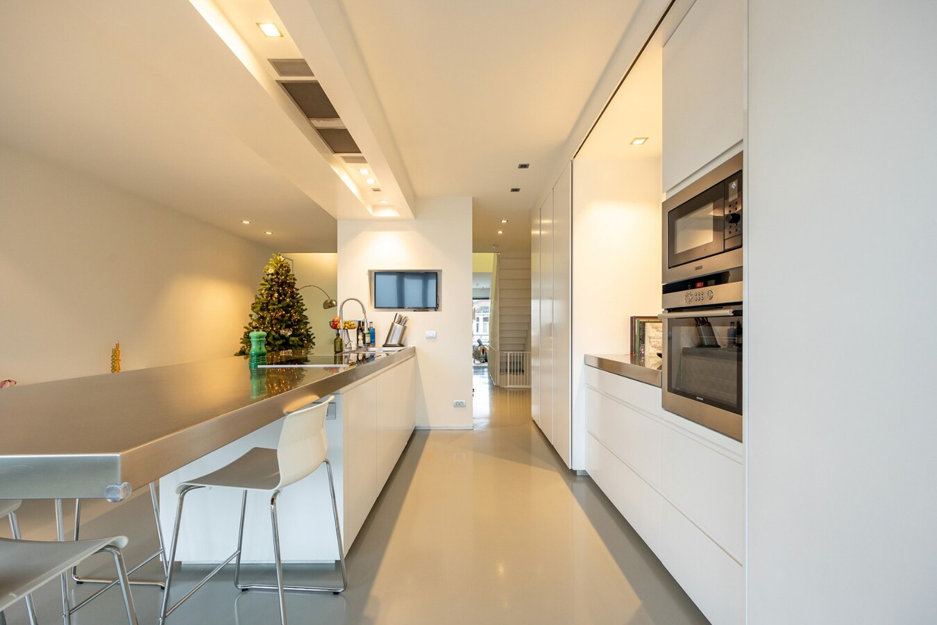 Instapklare designwoning met lift en zwembad 