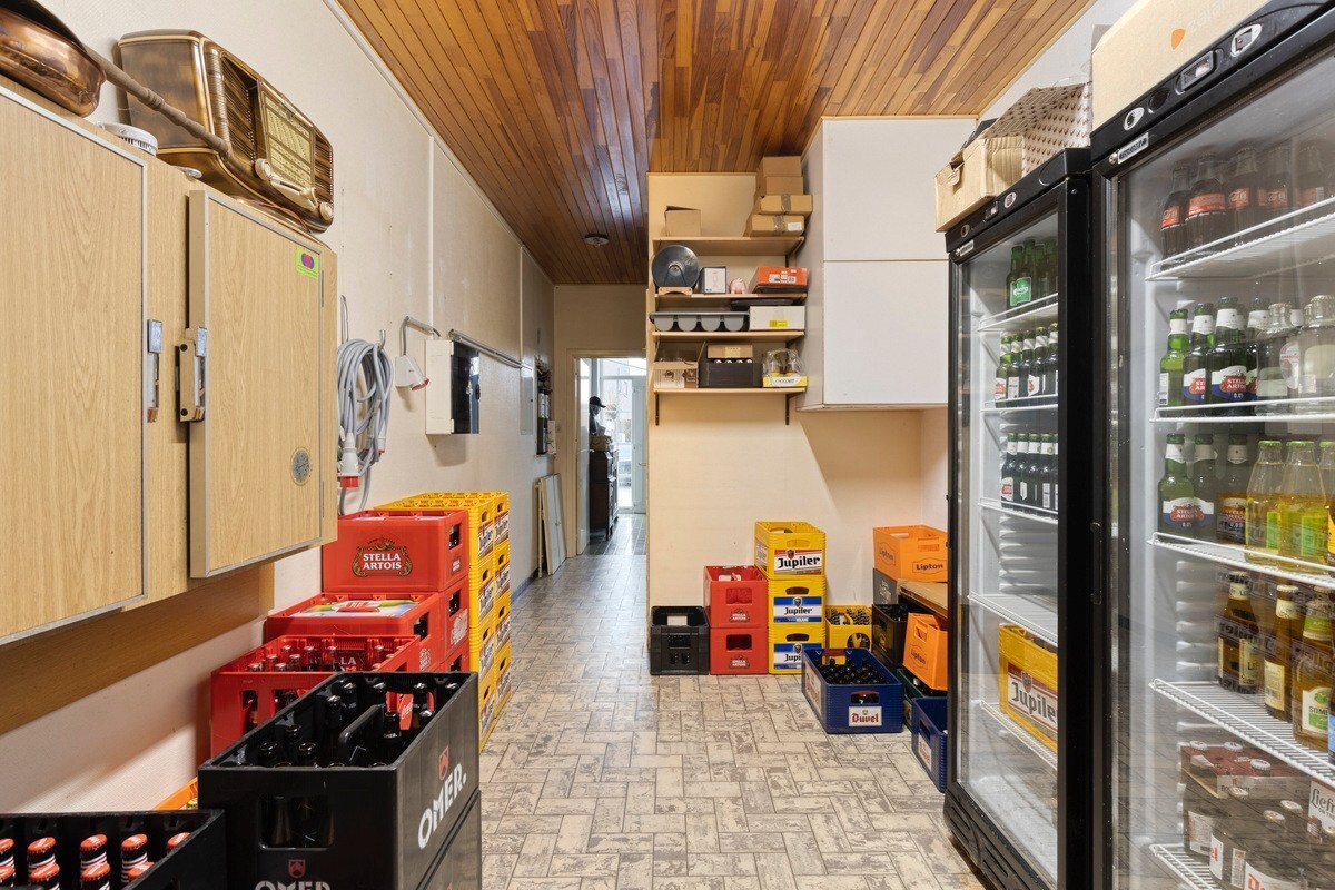 Woning met handelspand te koop in Oostrozebeke op een perceel van 768 m2. 