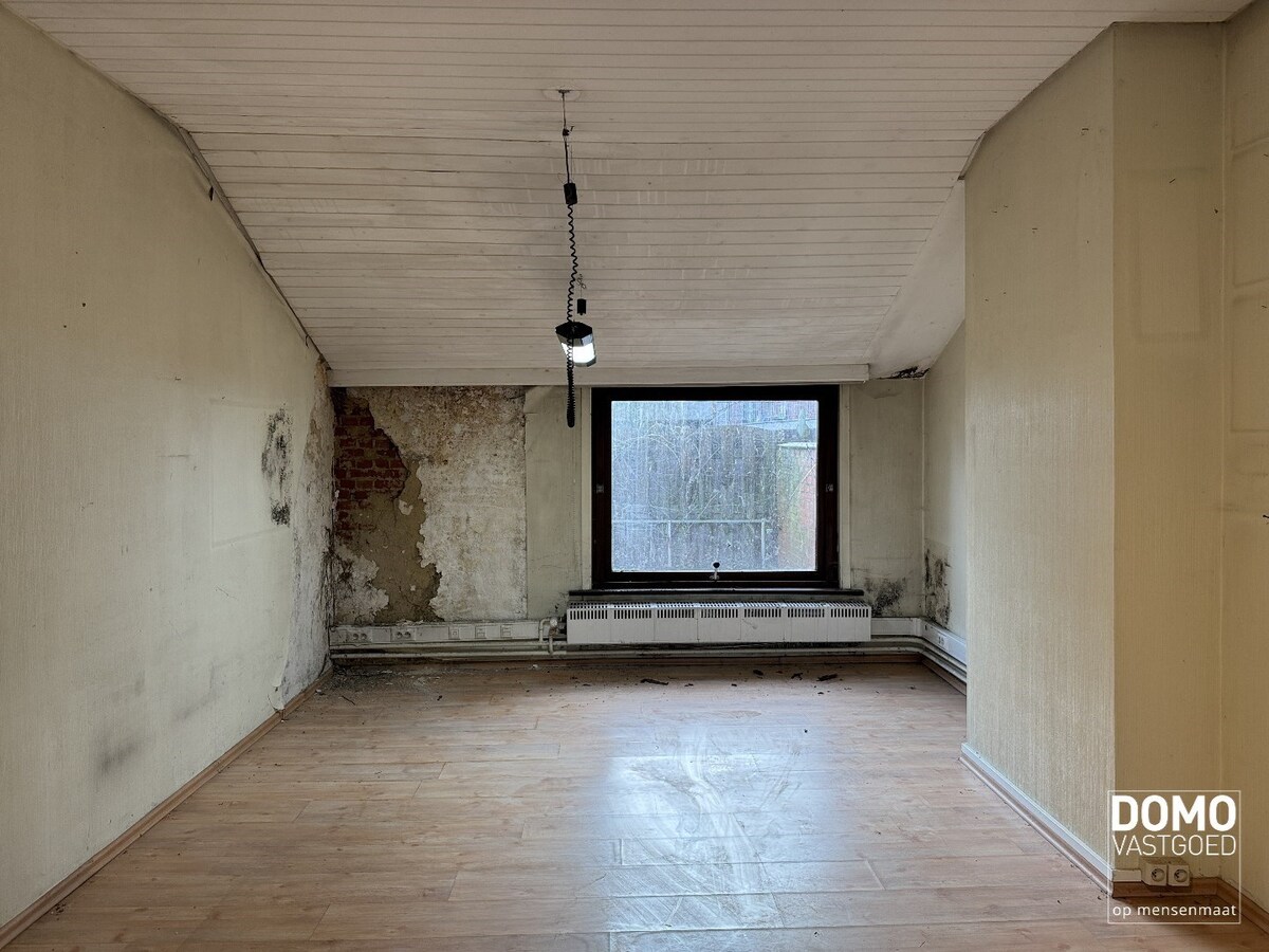 Te renoveren handelshuis gelegen in het centrum van Diepenbeek. 