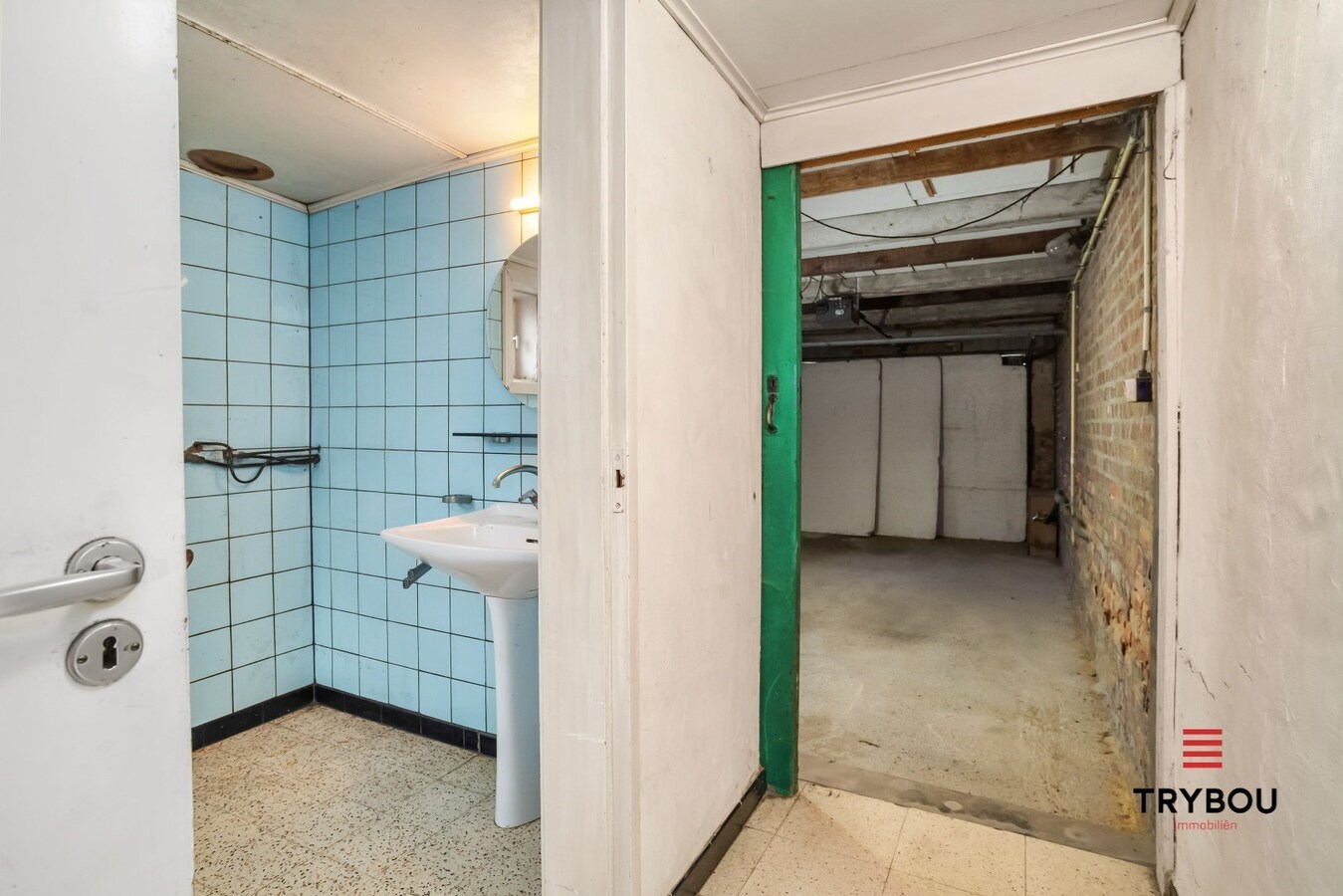 Zongerichte, te renoveren woning op ruim perceel van 618m² 