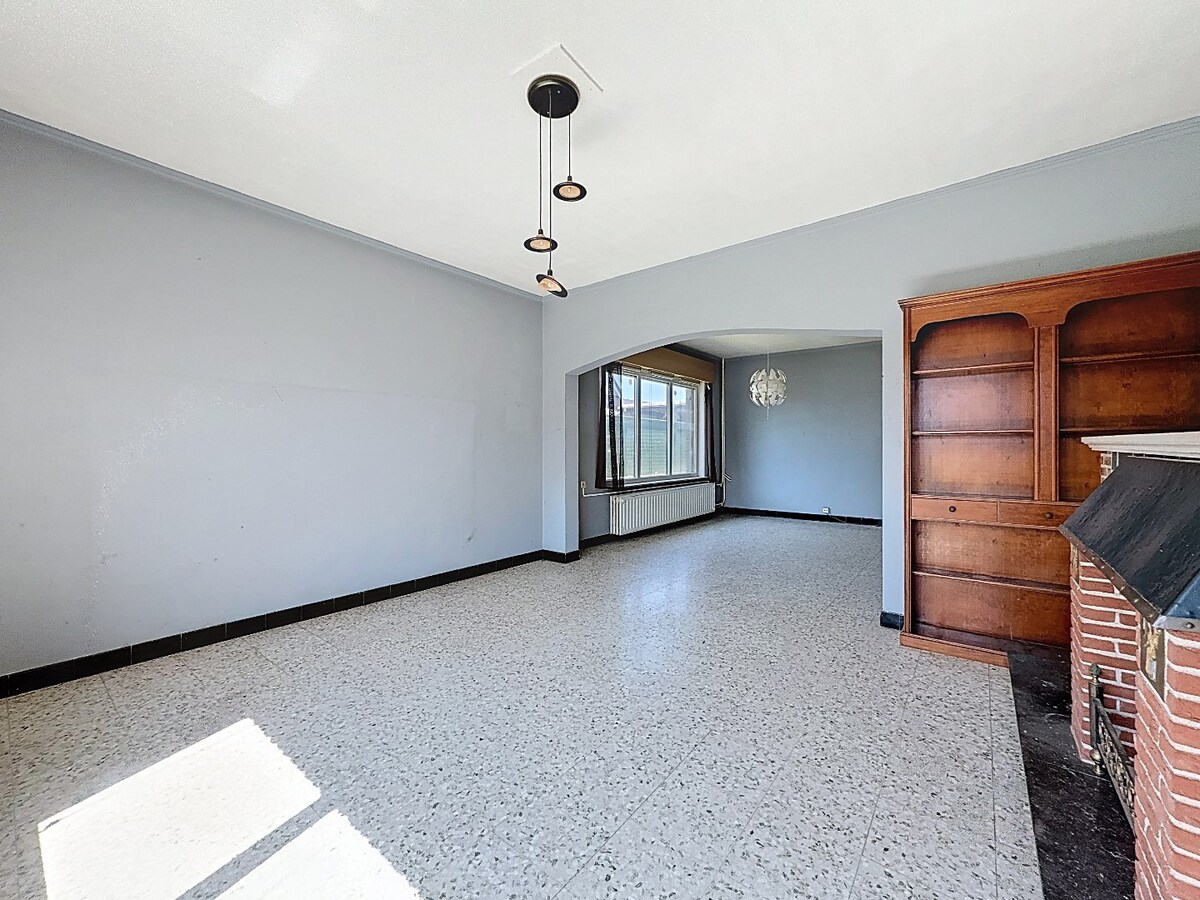 Ruime, te renoveren OB met garage te Zottegem 