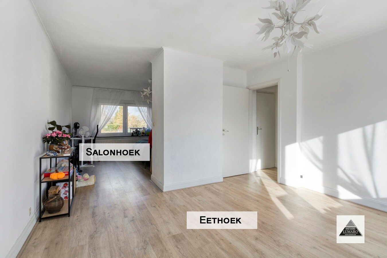 Vernieuwd duplex app. met 3 slaapkamers, terras, parking 