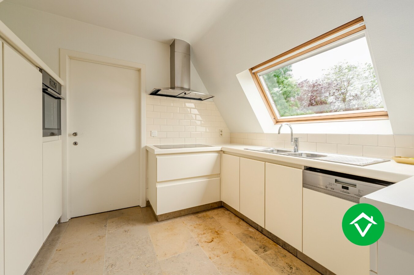 Prachtig gelegen penthouse met 3 slaapkamers en garage in centrum Torhout 