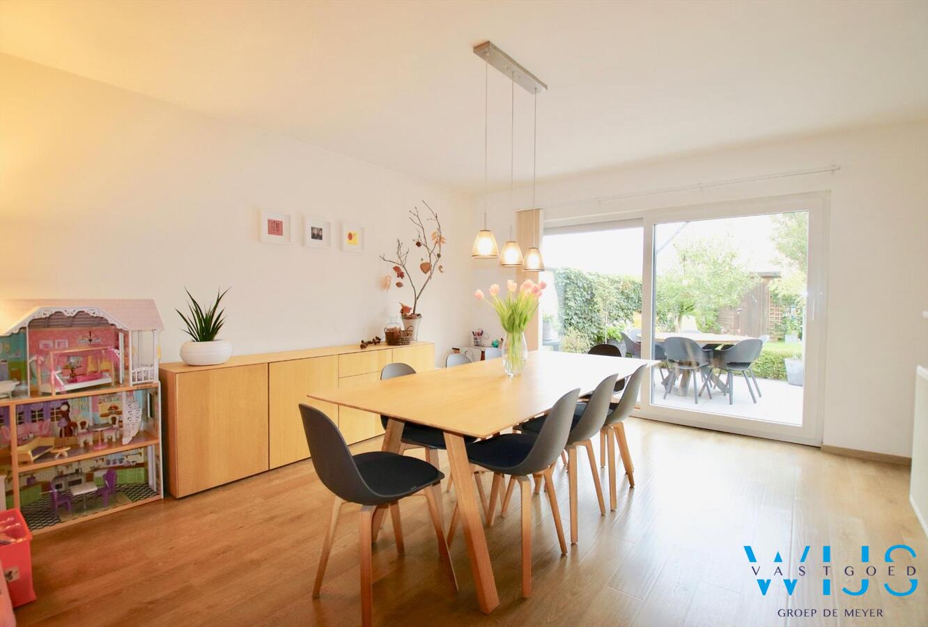 Instapklaar en zeer gezellig woonhuis in een rustige wijk te EEKLO ! 