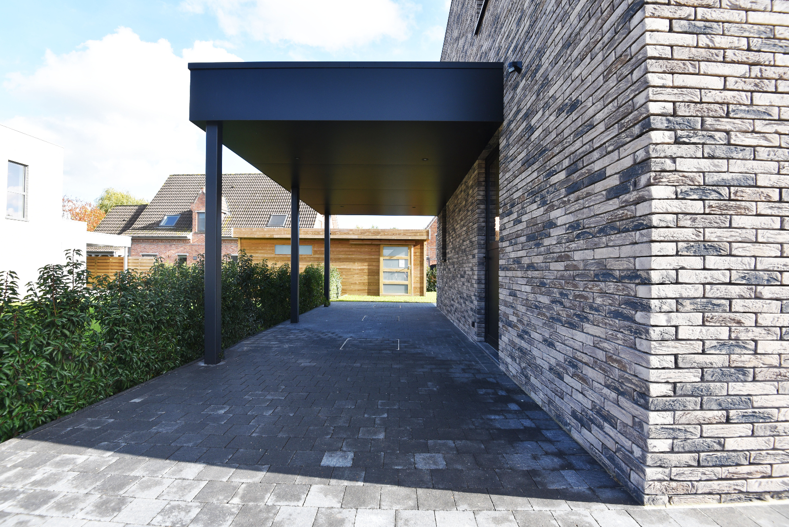 NIEUWBOUW open bebouwing (BEN-woning) met 3 slpks, carport, tuinhuis en tuin te Adegem 