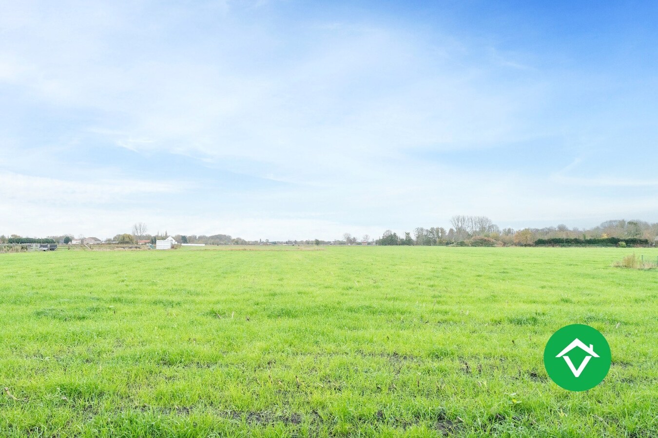 Op te frissen gezinswoning met twee garages en landelijk zicht te Eernegem 