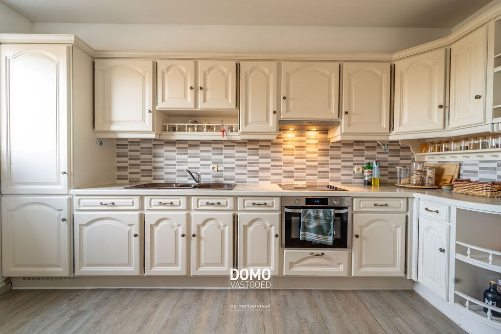 PERFECT GELEGEN RUIM APPARTEMENT IN CENTRUM HASSELT MET 3 SLAAPKAMERS, TERRAS, GARAGE EN EPC B 