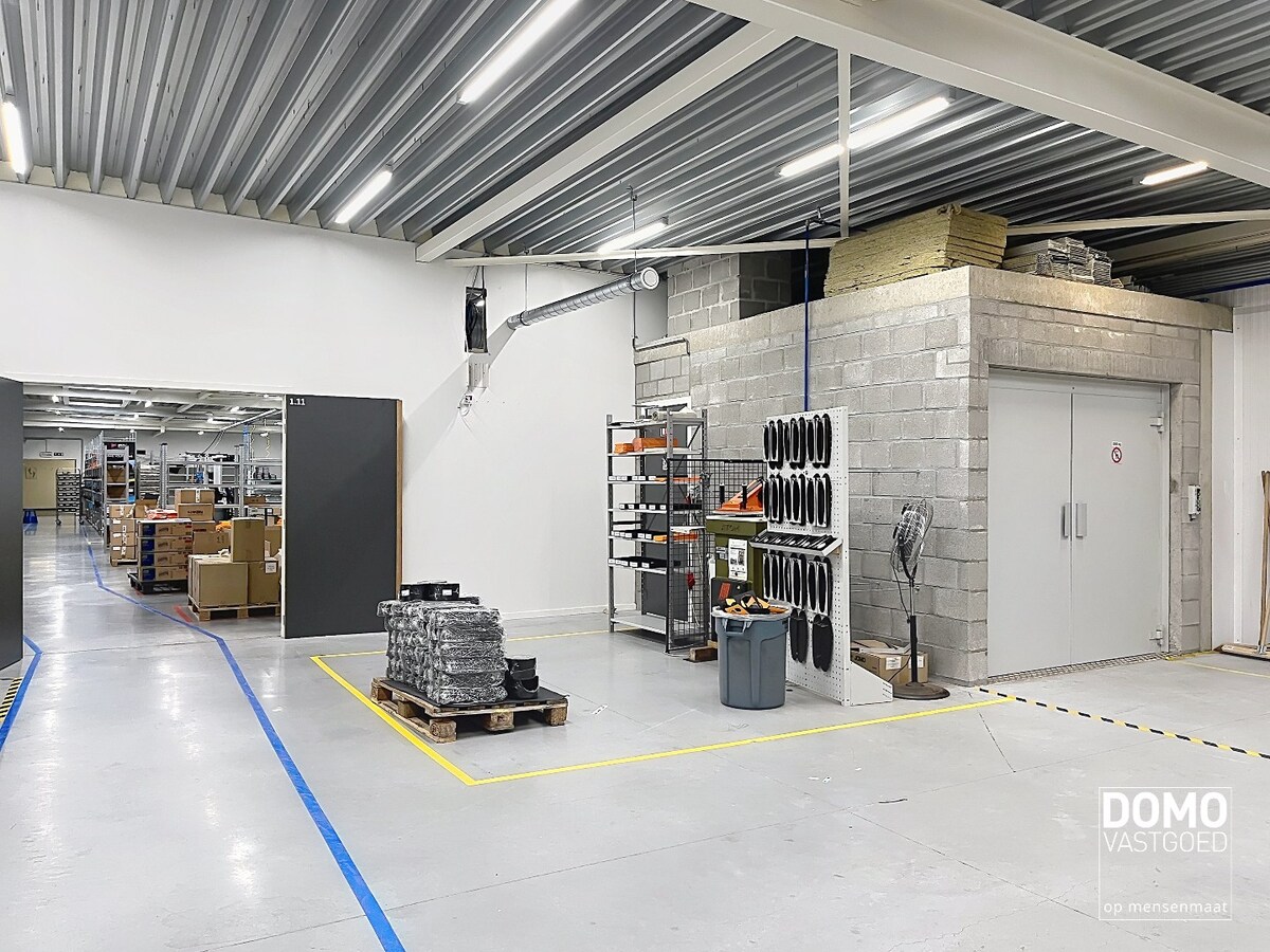 INNOVATIEVE RUIMTE MET LABO, LOGISTIEKE VOORZIENINGEN EN RESEARCH &amp; DEVELOPMENT IN EEN ECO-BEDRIJFSGEBOUW TE PAAL 