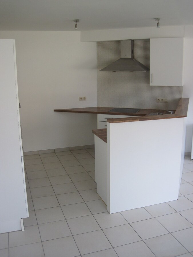 Uitstekend gelegen appartement. Geen vaste kosten ! 